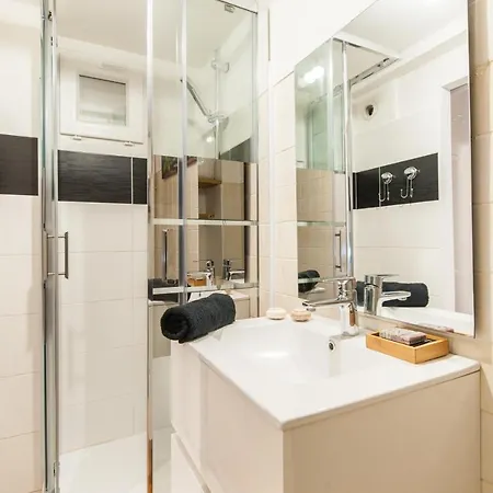 Апартаменты Beautiful Renovated With View- Old *