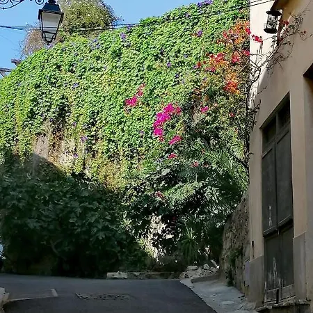 Beautiful Renovated With View- Old Йер