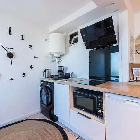 Апартаменты Beautiful Renovated With View- Old