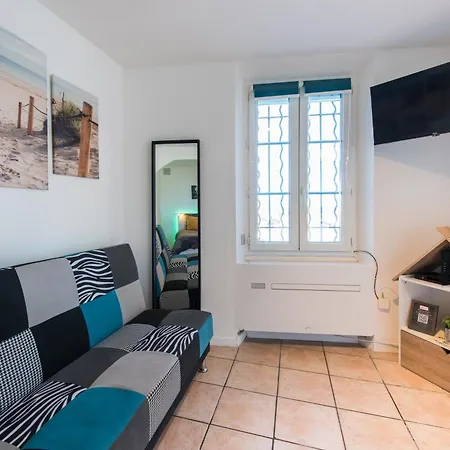 Апартаменты Beautiful Renovated With View- Old *