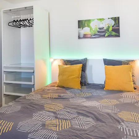 Beautiful Renovated With View- Old Апартаменты